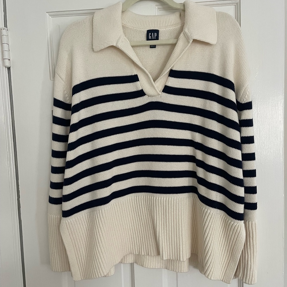 GAP Women's Cream and Navy Striped Sweater